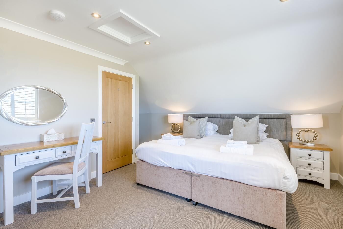 2 bedrooms, travel crib, WiFi (free), bed sheets
