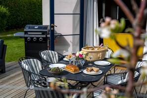 Outdoor dining - 3 Bed in Hunstanton (oc-b44904) (Hunstanton)