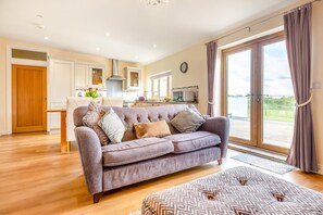 TV - 2 Bed in Dalwood (oc-y42674) (Dalwood)