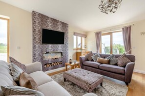 Living area - 3 Bed in Dalwood (oc-c42675) (Dalwood)