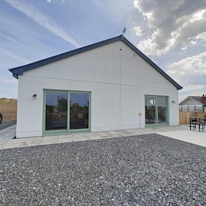 Exterior - 3 Bed in Meidrim (oc-c45350) (Meidrim)