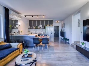 Apartment (Apartment With Terrace And Garden) | Esszimmer