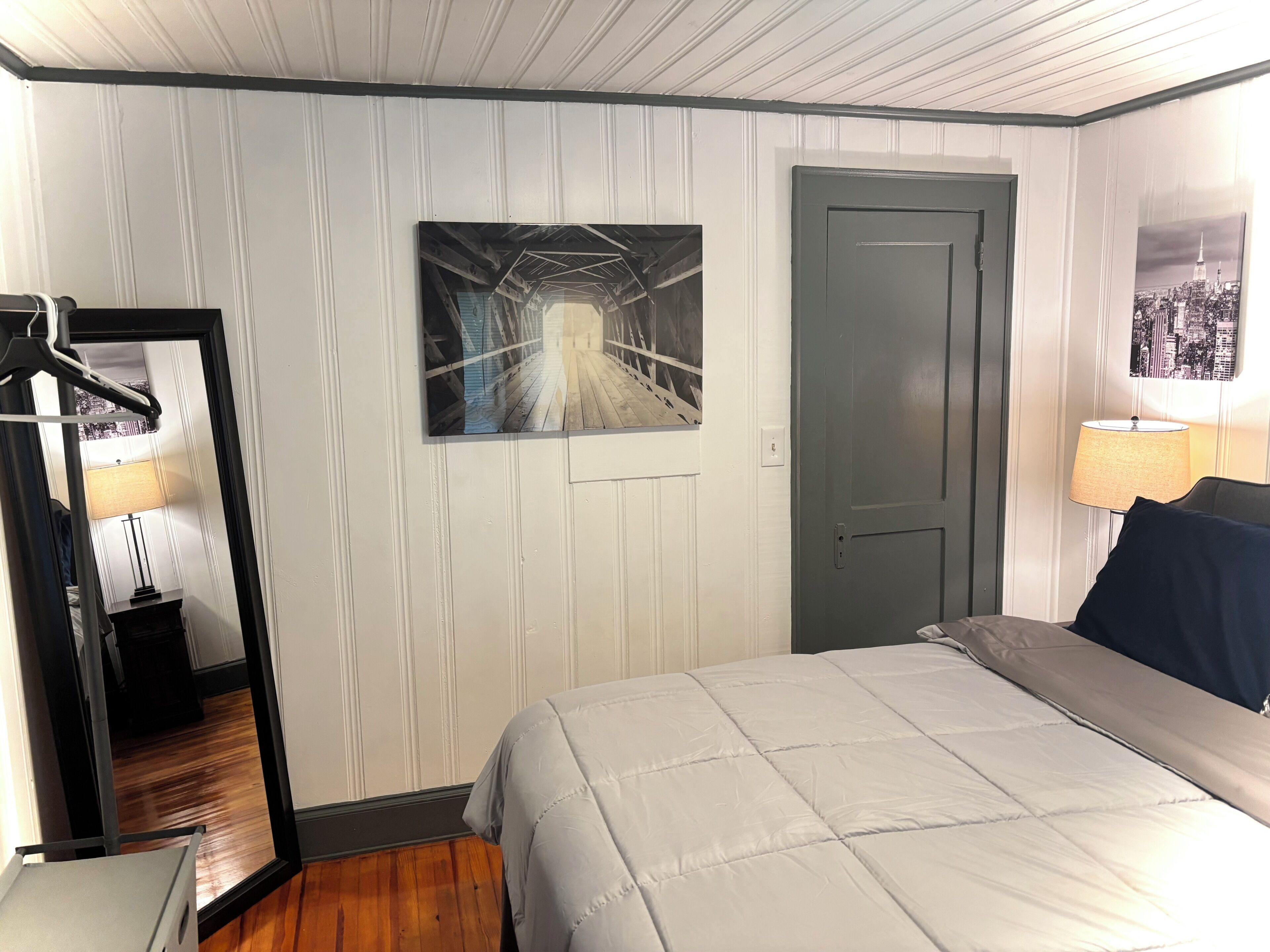 2 bedrooms, iron/ironing board, free WiFi, bed sheets
