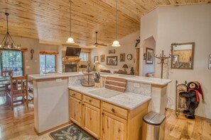 Interior - 3 Bedroom/2 Bathroom in the Pine Trees (Show Low)
