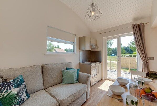TV - 1 Bed in Banham (oc-h1898) (Banham)