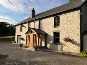 Exterior - 4 Bed in Newchurch (oc-bow333) (Newchurch)