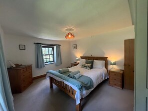 Iron/ironing board, travel cot, free WiFi, bed sheets - 4 Bed in Newchurch (oc-bow333) (Newchurch)