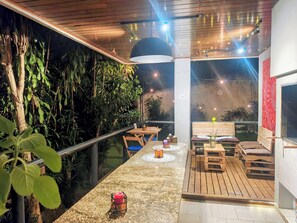 Outdoor dining - Casa ImperiOm (São Paulo)