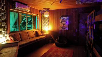 Room (1 Bed in Shared Dormitory) | Interior