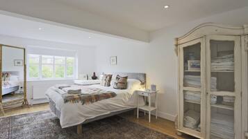 4 bedrooms, iron/ironing board, travel cot, free WiFi