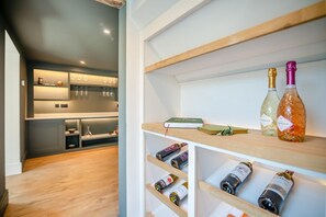 Interior - 5 Bed in North Newbald (oc-g44807) (North Newbald)