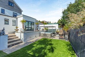 Terrace/patio - 4 Bed in Torrington (oc-m45332) (Great Torrington)