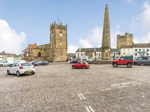 Parking - 4 Bed in Scorton (oc-t44226) (Scorton)
