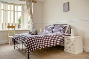 Bügeleisen/Bügelbrett, Reisekinderbett, kostenloses WLAN, Bettwäsche