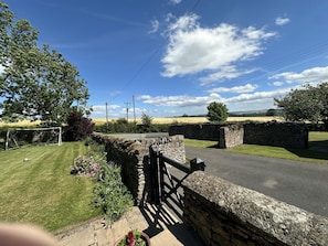 Property grounds - 2 Bed in Sawdon (oc-w45349) (Sawdon)