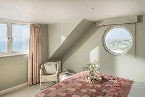 Iron/ironing board, travel cot, free WiFi, bed sheets - 4 Bed in Polzeath (oc-l50191) (Polzeath)
