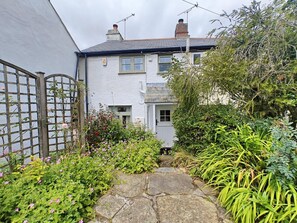 Exterior - 2 Bed in Kingston (oc-s43307) (Kingston)