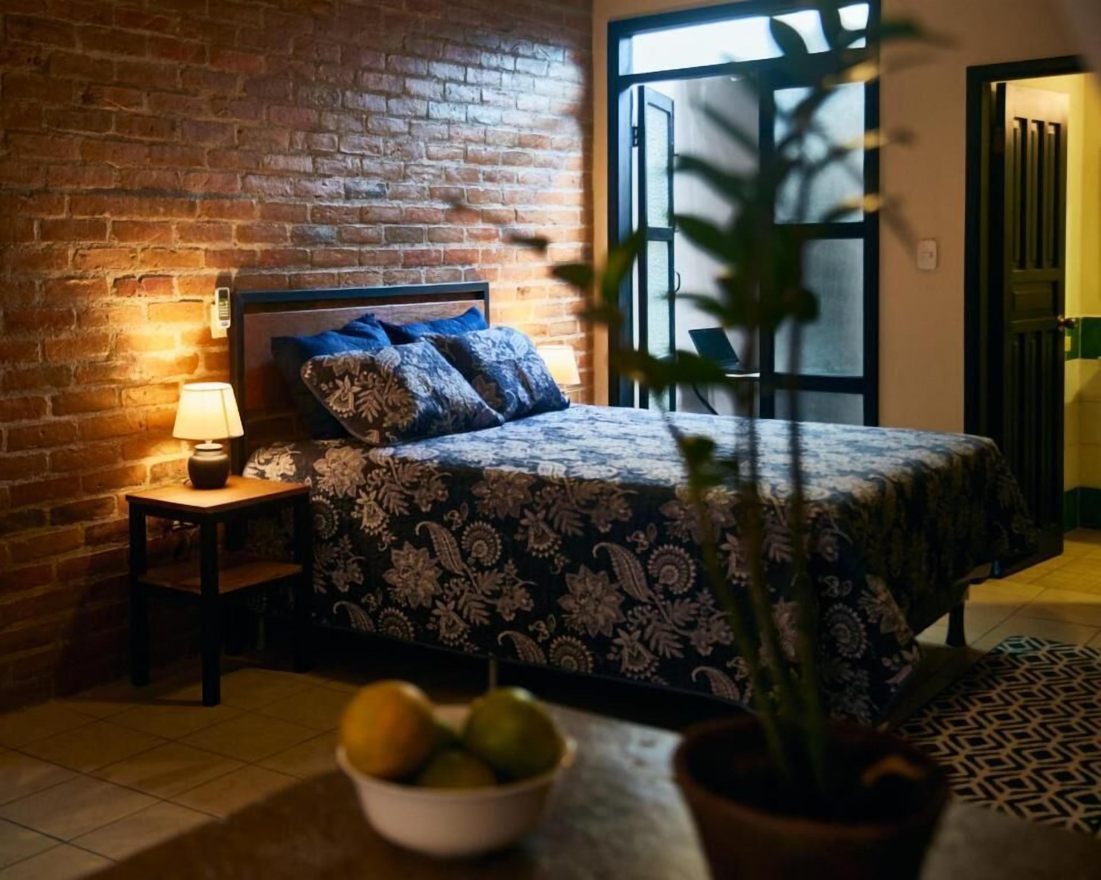 Suite Deluxe | Tabla de planchar con plancha y wifi gratis
