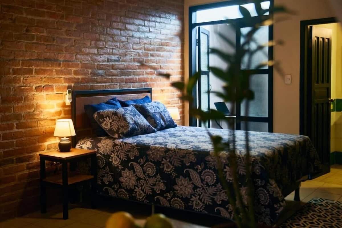 Suite Deluxe | Tabla de planchar con plancha y wifi gratis