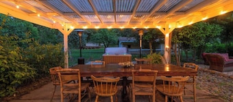 Moonlit Manor-walk to Steelhead Beach + the market
