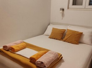 Bügeleisen/Bügelbrett, Internetzugang, Bettwäsche