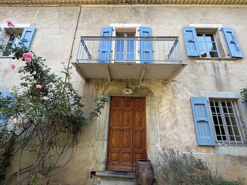 A stately home in the heart of the mountains. Calm, serenity. Come and recharge your batteries.