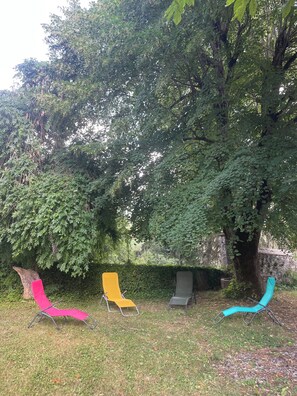 Property grounds - Vrbo Property (Aubessagne)