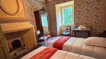 6 bedrooms, bed sheets