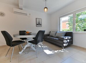 Dining - Two Bedroom Apartment with Terrace and Pool (Trogir)