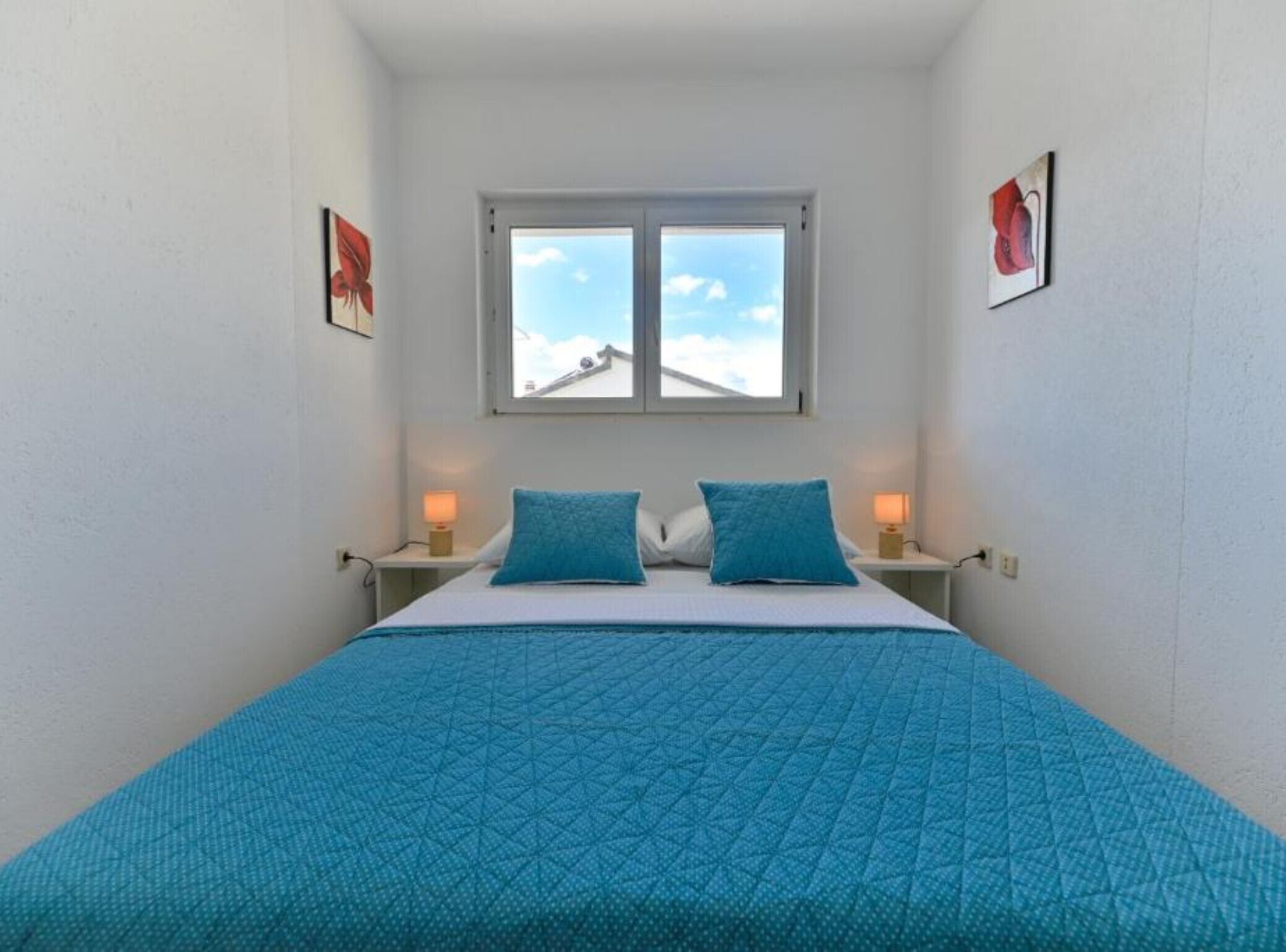 2 bedrooms, internet, bed sheets