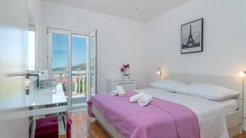 3 bedrooms, internet, bed sheets