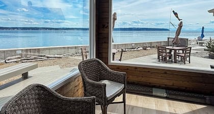 Stunning waterfront home with beach access & whale watching