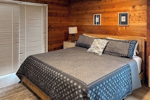 Room - Stunning waterfront home with beach access & whale watching (Langley)