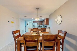 Dining - Beach condo with full kitchen, patio, AC, WIFI and shared pool, hot tub (South Padre Island)