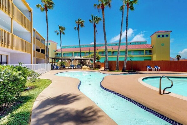 Pool - Beach condo with full kitchen, patio, AC, WIFI and shared pool, hot tub (South Padre Island)