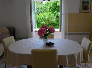 Dining - Two Bedroom Apartment with Terrace (Supetar)