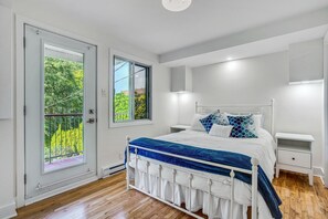 Free WiFi, bed sheets - Vrbo Property (Montréal)