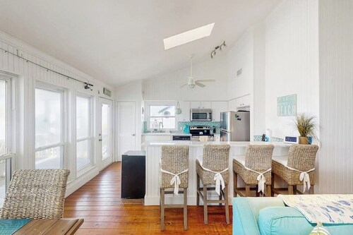 Stunning beach house on second row w grill and outdoor shower - steps to sand