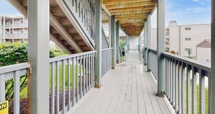 Year-Round Mountain Fun | Pool, Sauna & Skiing | Dog-Friendly