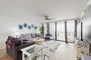 TV - Oceanfront condo with private balcony, pool & direct beach access (Myrtle Beach)