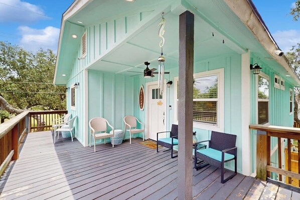 Terrace/patio - Cozy, dog-friendly home w private boat storage, kayaks, and more - steps to sand (Rockport)