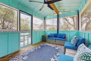 Interior - Cozy, dog-friendly home w private boat storage, kayaks, and more - steps to sand (Rockport)
