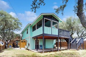 Exterior - Cozy, dog-friendly home w private boat storage, kayaks, and more - steps to sand (Rockport)