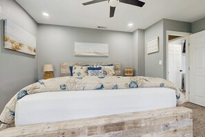 Iron/ironing board, Internet, bed sheets - Cozy, dog-friendly home w private boat storage, kayaks, and more - steps to sand (Rockport)