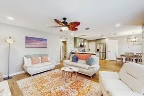 TV - Beautiful home with free wifi, full kitchen, & board games - Steps to sand (Corpus Christi)