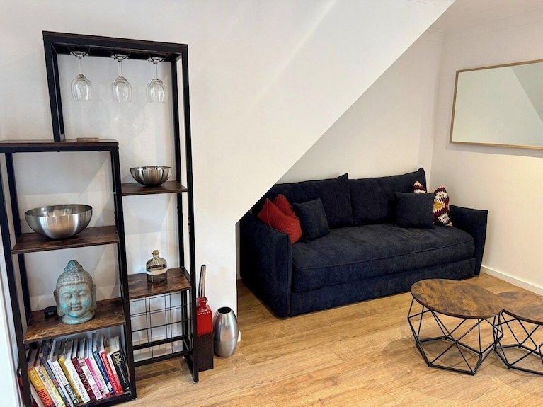 Modern 2-bed House | Free Parking | Near M5 & City - Worcester
