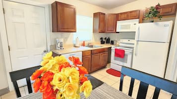 Coffee/tea maker, fridge, microwave, oven