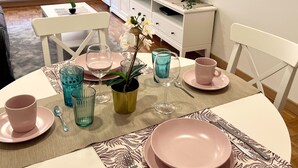 Apartamento familiar, vistas a la ciudad | Restauración