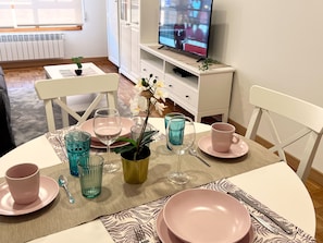 Family Apartment, City View | Dining - Apartamento Europa CentriC (Oviedo)