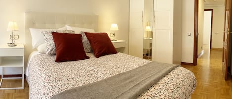Departamento familiar, vista a la ciudad | Cortinas blackout, tabla de planchar con plancha y wifi gratis